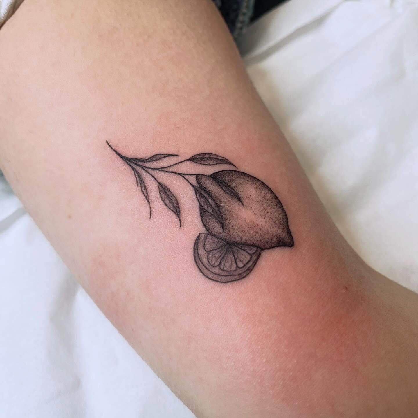 Tatouage réalisé par Yon au Tattoo Studio Tewfick à Angers