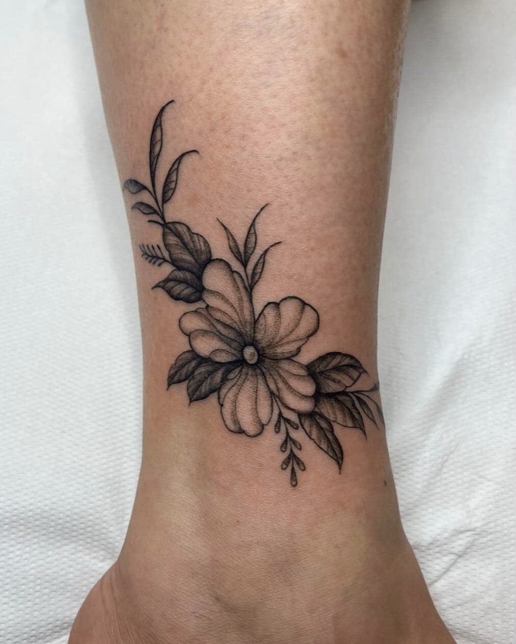 Tatouage réalisé par Yon au Tattoo Studio Tewfick à Angers