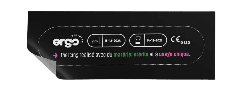 Étiquette de traçabilité Ergo Piercing : date de fabrication, date de péremption et mention matériel stérile à usage unique